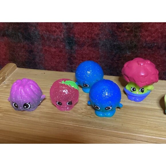 Shopkins Season Four 4 Large Lot Of 37 Figures Moose Toys Animated Food - Picture 9 of 11